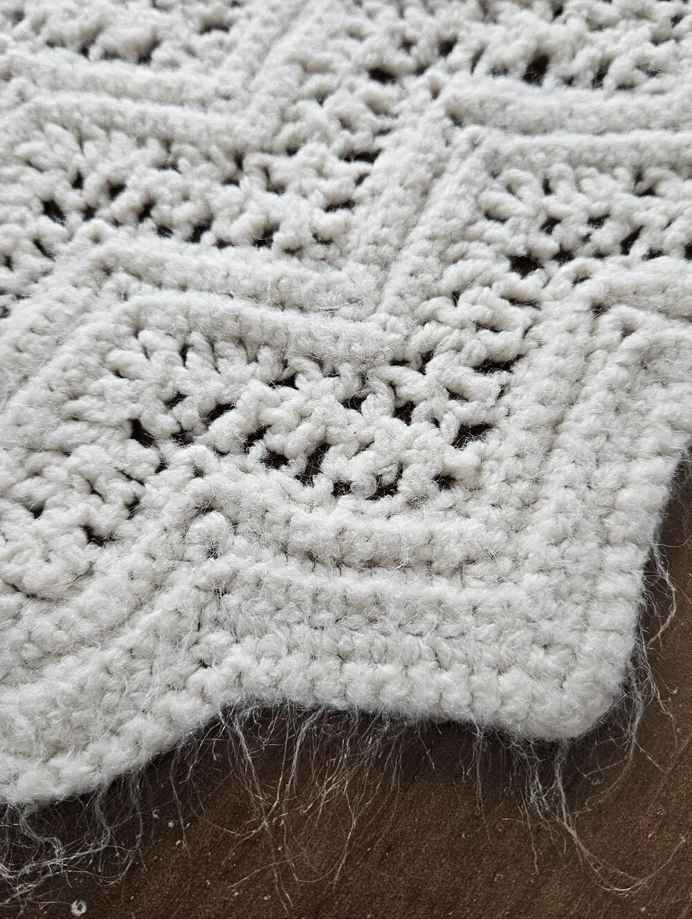Vtg Handmade Mini Blanket 16x22 Cream Fisherman Net Ripple Chevron Table Top